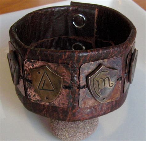 Leather B Shield Bracelet in Gold/rust 